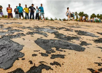 MPF aponta omissão do governo Bolsonaro no vazamento de petróleo no Nordeste